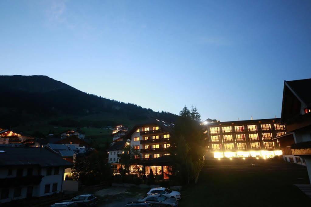Hotel Chesa Monte 4Sterne Superior Fiss Exterior photo